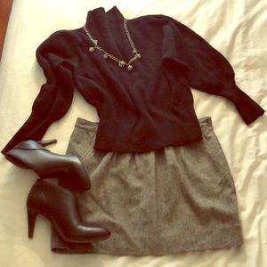 Super cute gray tweed skirt. So 14. Fully lined